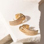 Brinco-Argola-J-Fios-Cravejados-com-Zirconias-Brancas---Banho-de-Ouro-18k