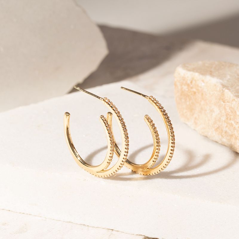 Brinco-Argola-Arco-com-Zirconias-Brancas---Banho-de-Ouro-18k-