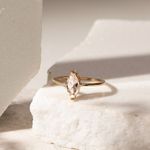 Anel-Solitario-Cristal-Morganita-Navete---Banho-de-Ouro-18k