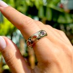 Anel-Alianca-Inteira-Cristal-Citrino-Cristal-Rodolita-e-Cristal-Peridoto-Ovais-Cravacao-Inglesa---Banho-de-Ouro-18k