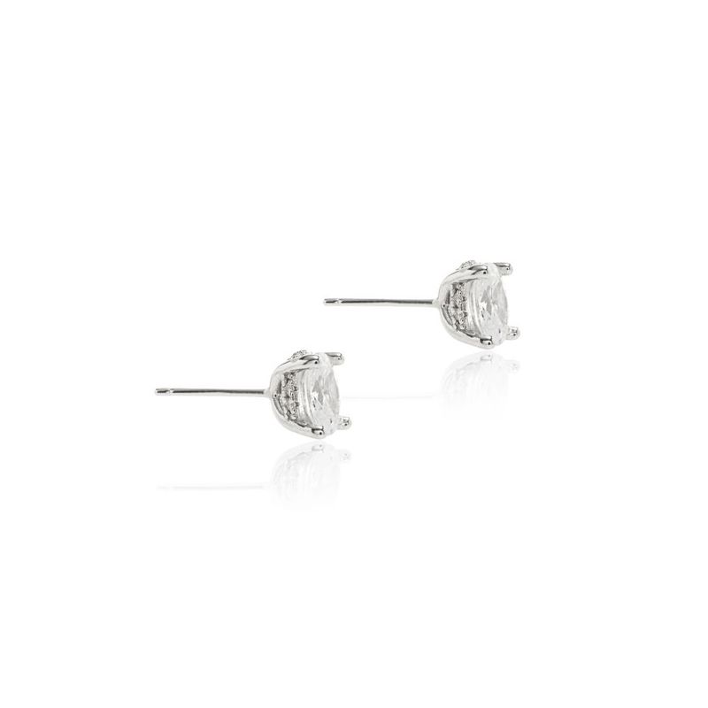 Brinco-Oval-Cravejado-com-Zirconia-Branca---Prata-925
