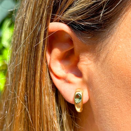 Brinco Meia Argola com Cristal Berilo Oval Cravação Inglesa - Banho de Ouro 18k