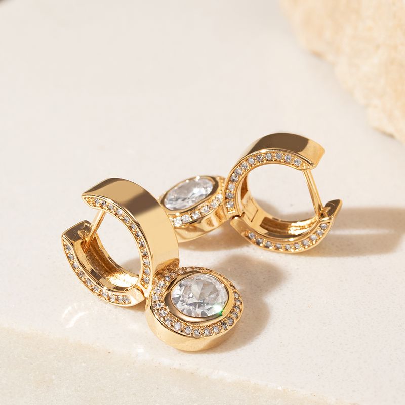 Brinco-Argola-Click-Zirconia-Branca-Oval-Cravejado---Banho-de-Ouro-18k-