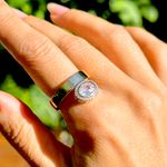 Anel-Zirconia-Branca-Oval-Borda-Cravejada---Banho-de-Ouro-18k-