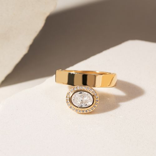 Anel Zircônia Branca Oval Borda Cravejada - Banho de Ouro 18k