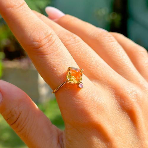 Anel Quadrado de Cristal Citrino com Ponto de Zircônia Rosa - Banho de Ouro 18k