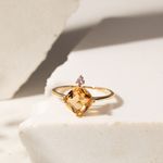 Anel-Quadrado-de-Cristal-Citrino-com-Ponto-de-Zirconia-Rosa---Banho-de-Ouro-18k