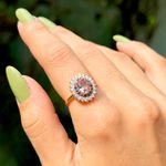 Anel-Oval-com-Cristal-Rodolita-e-Borda-Cravejada-com-Zirconias-Brancas-e-Chocolate---Banho-de-Ouro-18k
