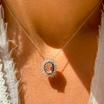 Colar-Oval-com-Cristal-Rodolita-e-Borda-Cravejada-com-Zirconias-Brancas-e-Chocolate---46-cm---Banho-de-Ouro-18k