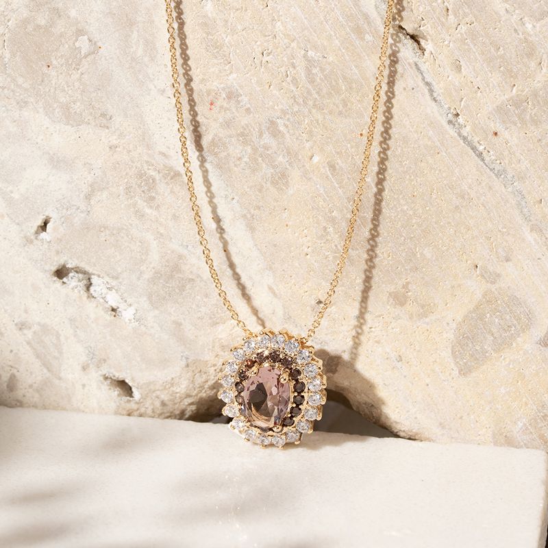 Colar-Oval-com-Cristal-Rodolita-e-Borda-Cravejada-com-Zirconias-Brancas-e-Chocolate---46-cm---Banho-de-Ouro-18k