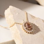 Colar-Oval-com-Cristal-Rodolita-e-Borda-Cravejada-com-Zirconias-Brancas-e-Chocolate---46-cm---Banho-de-Ouro-18k