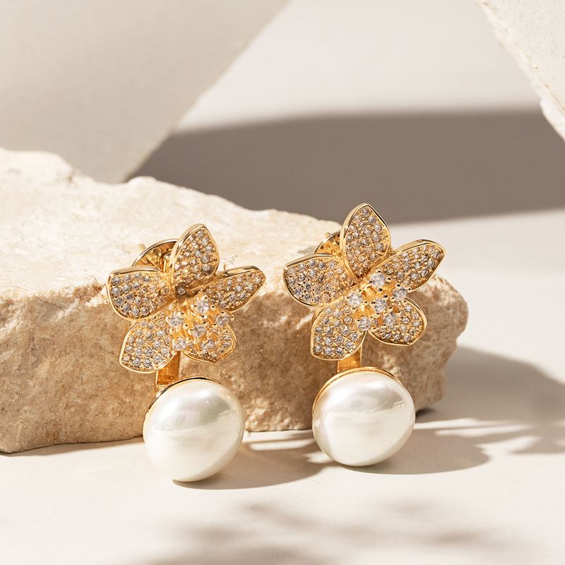 Brinco-Versatil-Flor-com-Botao-e-Perola-Shell---Banho-de-Ouro-18k
