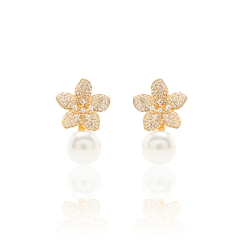 Brinco-Versatil-Flor-com-Botao-e-Perola-Shell---Banho-de-Ouro-18k