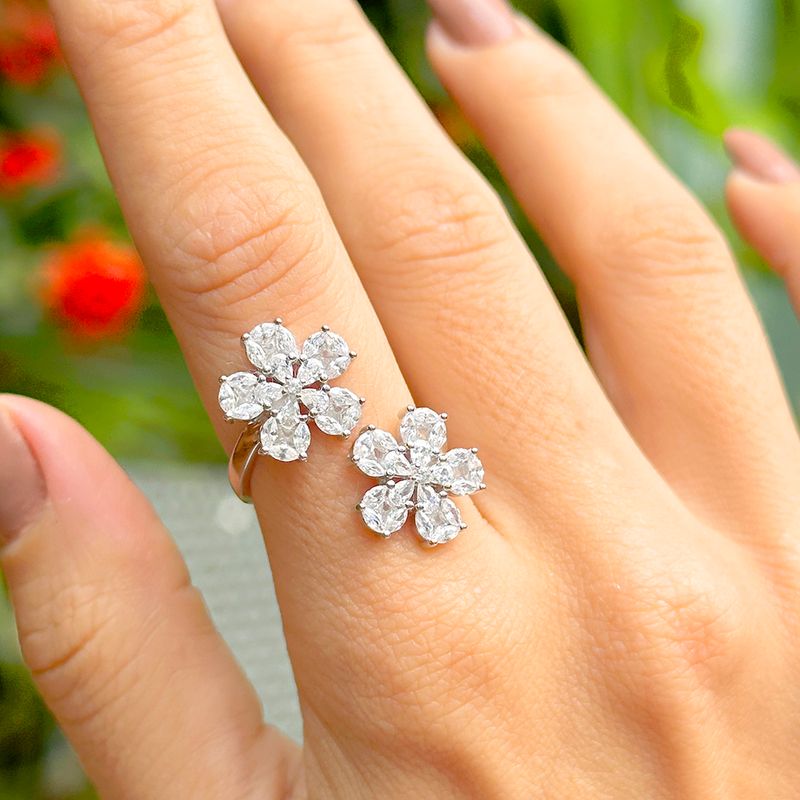 Anel-Flor-5-Petalas-Cravejadas-com-Zirconia-Branca-em-Navetes---Prata-925-