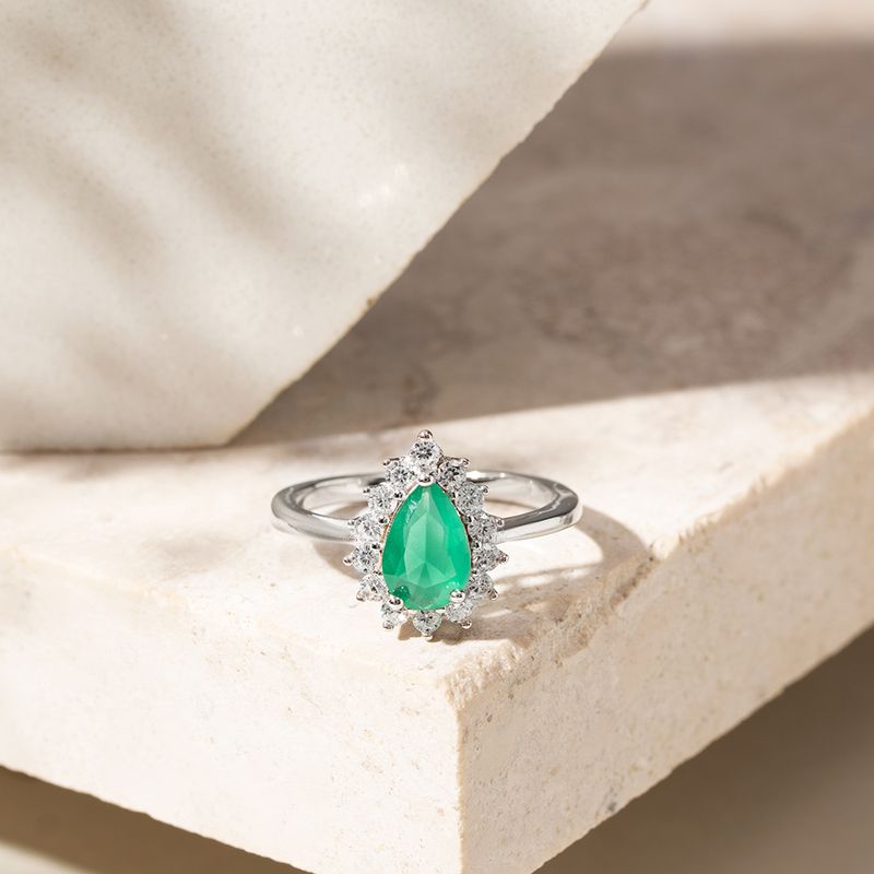 Anel-Gota-de-Cristal-Esmeralda-Cravejada-com-Zirconias-Brancas---Prata-925