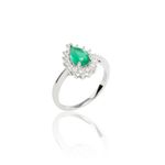 Anel-Gota-de-Cristal-Esmeralda-Cravejada-com-Zirconias-Brancas---Prata-925