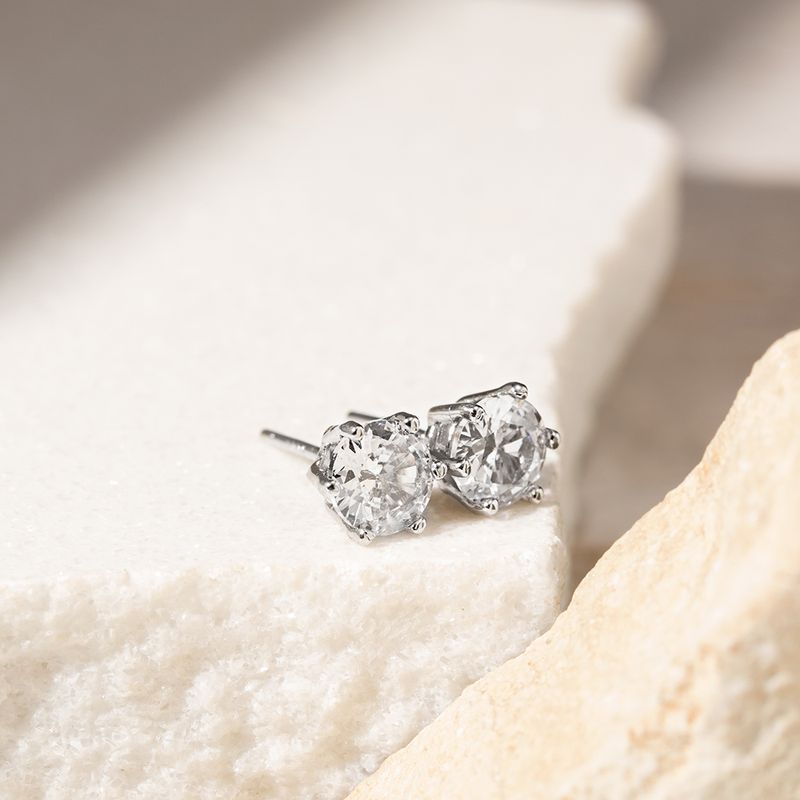 Brinco-Redondo-Zirconia-Branca-6mm-Cravacao-em-Garras---Prata-925-Banhada-em-Rodio-Branco