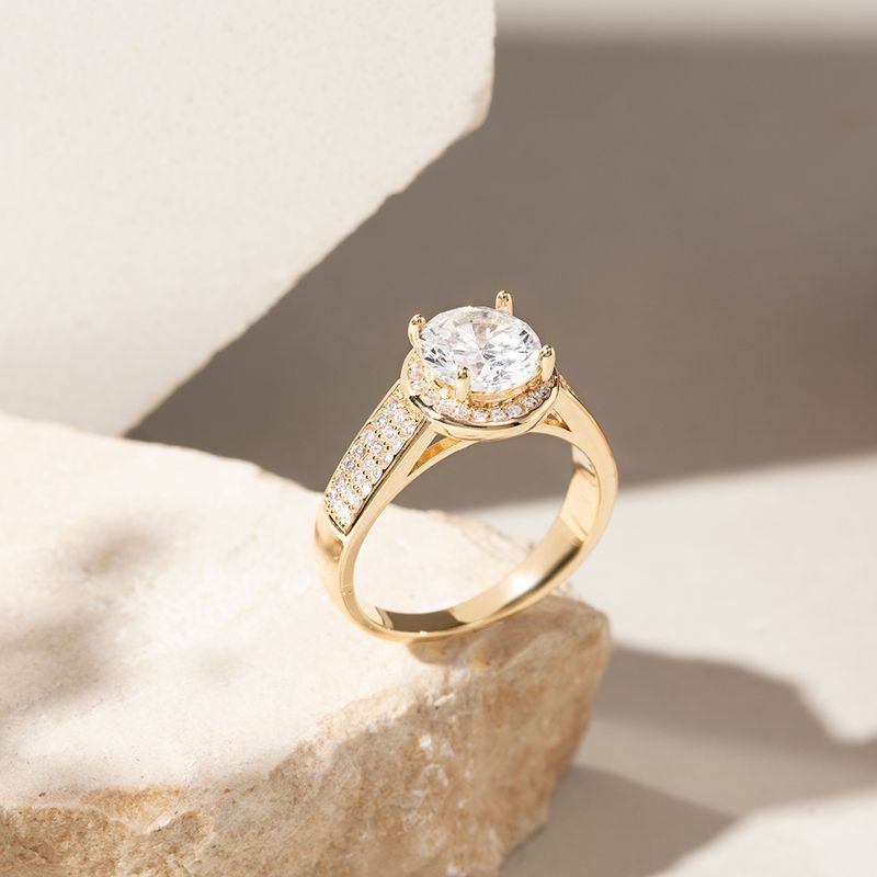 Anel-Solitario-Redondo-Com-Zirconia-Branca-8mm-Lateral-Cravejada---Banho-de-Ouro-18k-