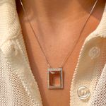 Colar-Escapulario-Nossa-Senhora-das-Gracas-em-Madreperola-e-Cristal-Rodolita---Prata-925