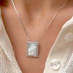 Colar-Escapulario-Nossa-Senhora-das-Gracas-em-Madreperola-e-Cristal-Rodolita---Prata-925