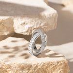 Anel-Alianca-Entrelacada-Cravejada-com-Zirconias-Brancas-Baguete-e-3-Linhas---Prata-925