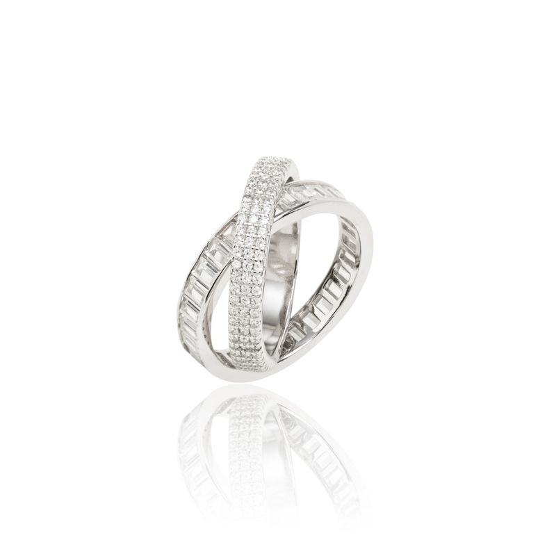 Anel-Alianca-Entrelacada-Cravejada-com-Zirconias-Brancas-Baguete-e-3-Linhas---Prata-925
