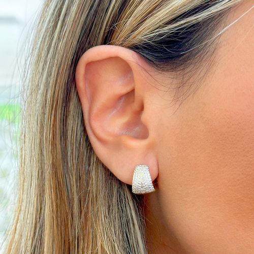 Brinco Argola 8 mm Cravejada com Zircônias Brancas em 8 Linhas - Banho de Ouro 18k