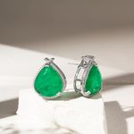 Brinco-gota-grande-fusion-esmeralda-com-cravacao-de-garra-prata-925