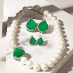 Brinco-gota-grande-fusion-esmeralda-com-cravacao-de-garra-prata-925