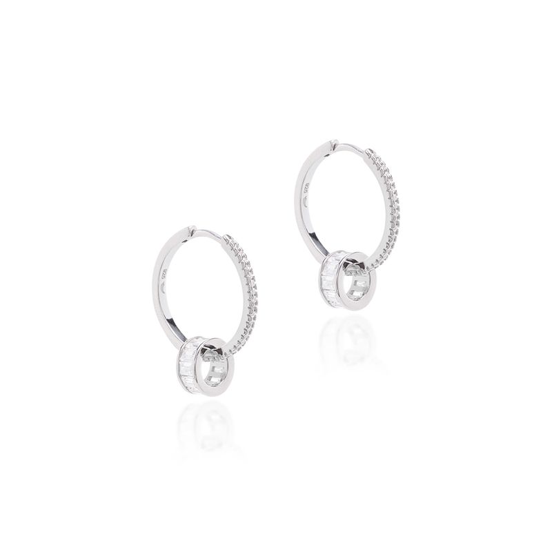 Brinco-de-Argola-Cravejada-com-Pingente-de-Circulo-de-Zirconias-em-Corte-Baguete---Prata-925