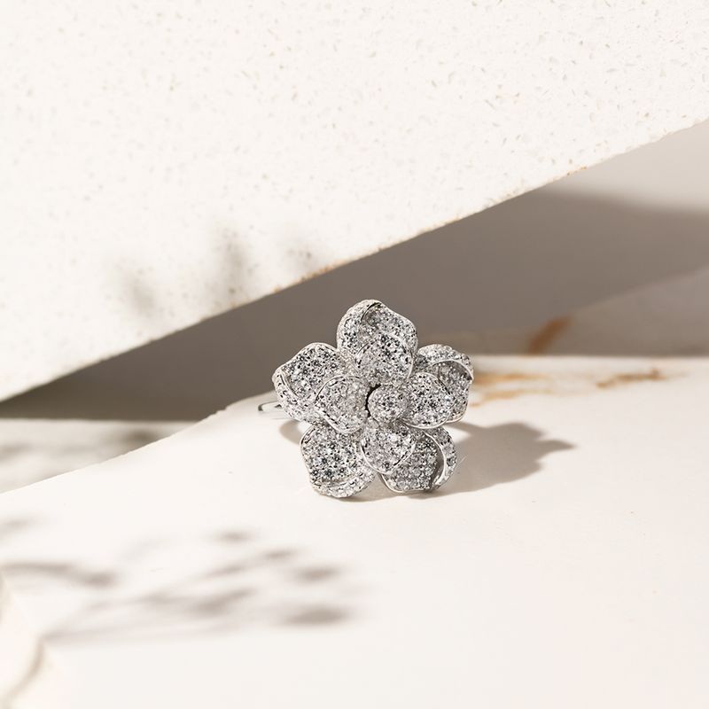 Anel-Flor-Cravejada-com-Zirconias-Brancas---Prata-925