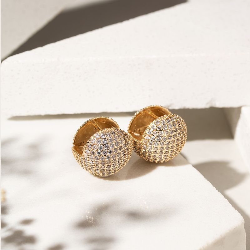 Brinco-Globo-Cravejado-com-Zirconias-Brancas---Banho-de-Ouro-18k