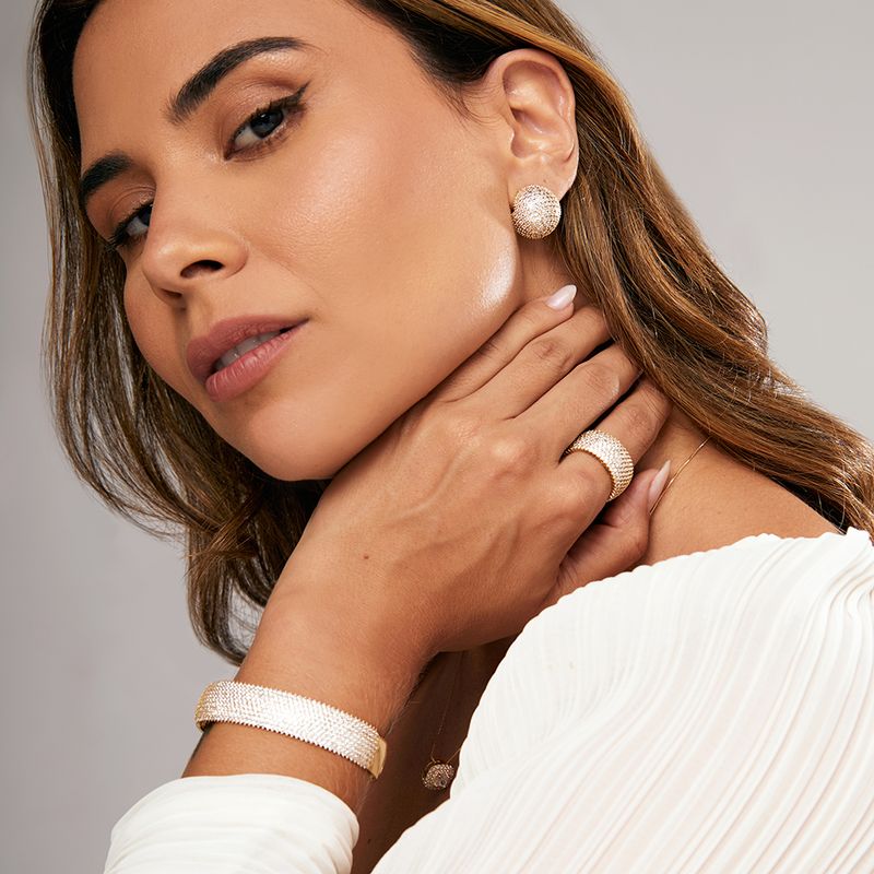 Brinco-Globo-Cravejado-com-Zirconias-Brancas---Banho-de-Ouro-18k