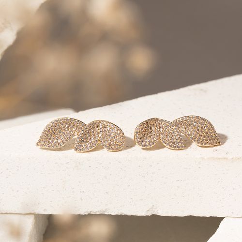Brinco Ear Cuff com Zircônia Branca e 3 Pétalas - Banho de Ouro 18k