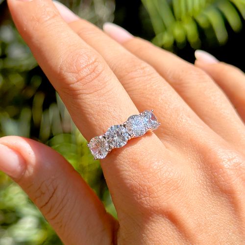 Anel com 4 Zircônias Brancas Redondas - Prata 925