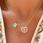 Colar-Escapulario-Retangular-com-Fusion-de-Esmeralda-Colombiana-Zirconias-Brancas-e-Coracao-Cravejado---Banho-de-Ouro-18k