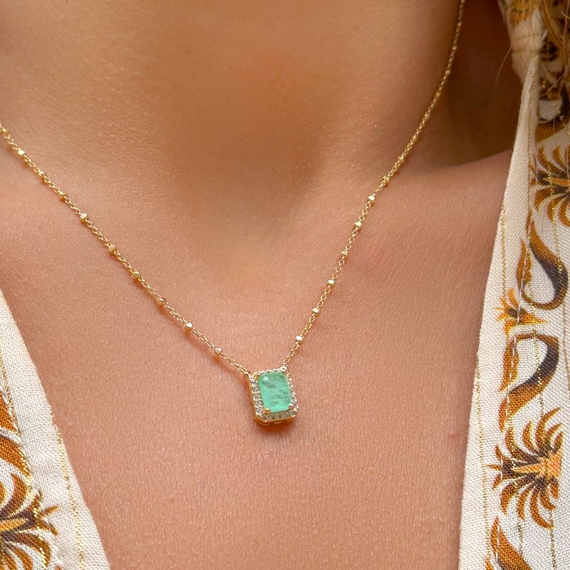 Colar-Escapulario-Retangular-com-Fusion-de-Esmeralda-Colombiana-Zirconias-Brancas-e-Coracao-Cravejado---Banho-de-Ouro-18k