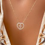 Colar-Escapulario-Retangular-com-Fusion-de-Esmeralda-Colombiana-Zirconias-Brancas-e-Coracao-Cravejado---Banho-de-Ouro-18k