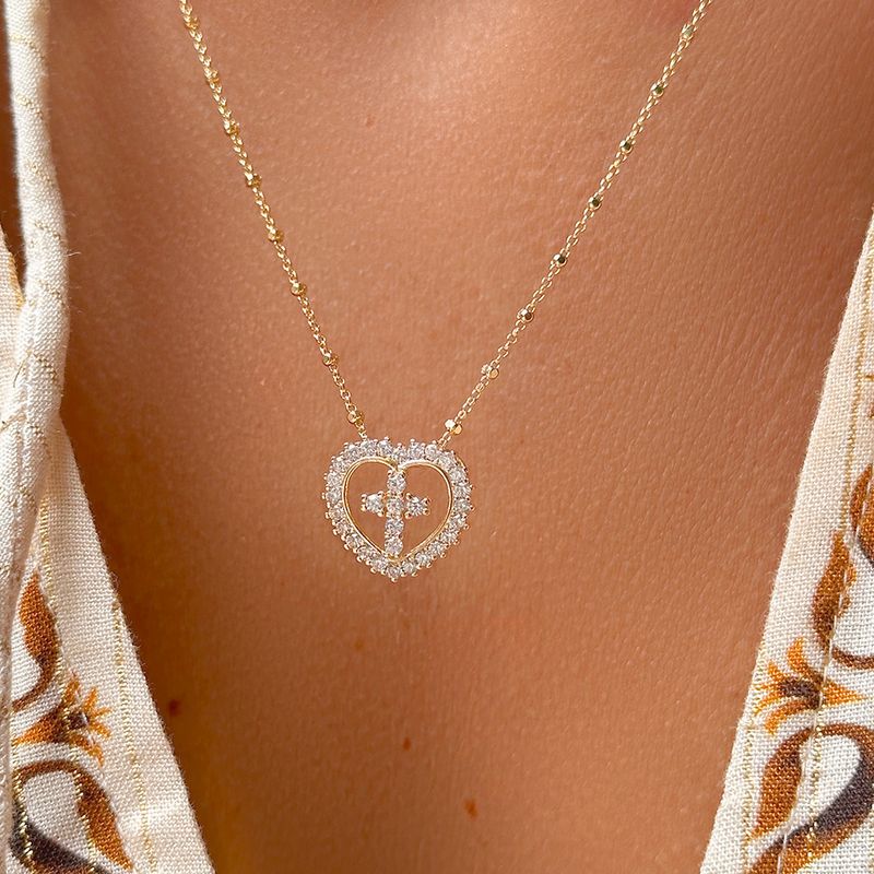 Colar-Escapulario-Retangular-com-Fusion-de-Esmeralda-Colombiana-Zirconias-Brancas-e-Coracao-Cravejado---Banho-de-Ouro-18k