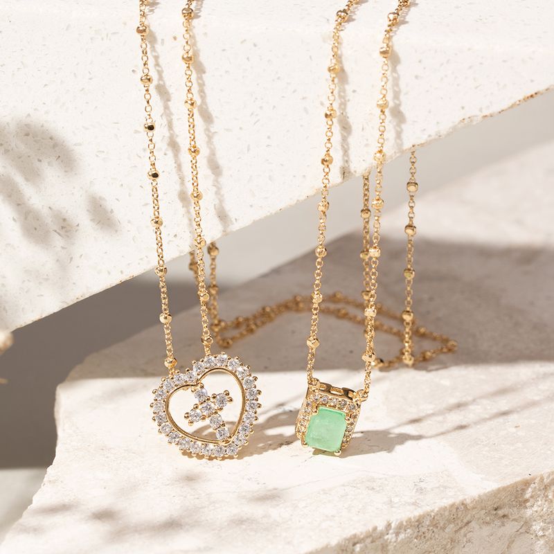 Colar-Escapulario-Retangular-com-Fusion-de-Esmeralda-Colombiana-Zirconias-Brancas-e-Coracao-Cravejado---Banho-de-Ouro-18k