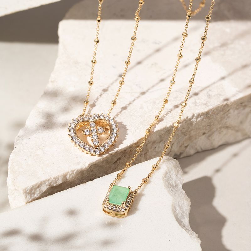 Colar-Escapulario-Retangular-com-Fusion-de-Esmeralda-Colombiana-Zirconias-Brancas-e-Coracao-Cravejado---Banho-de-Ouro-18k