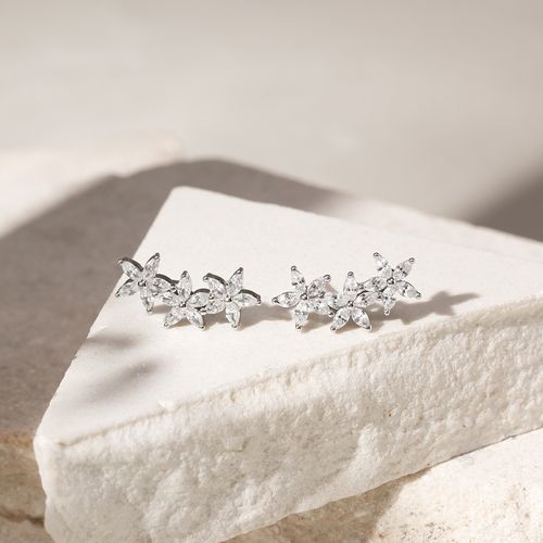 Brinco Ear Cuff com 3 Mini Flores de Navetes e Zircônias Brancas - Prata 925