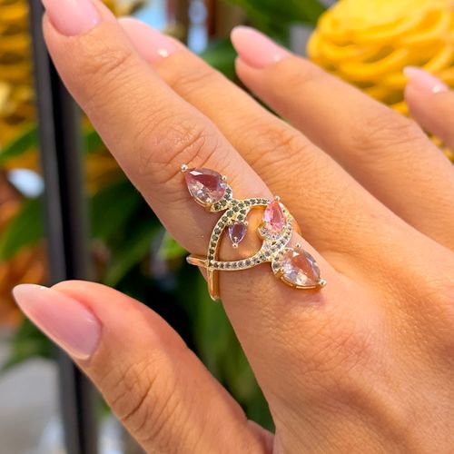 Anel Arabesco com Cristais Rodolita, Peridoto e Ametista em Gotas - Banho de Ouro 18k