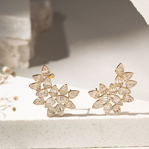 Brinco Ear Cuff com 14 Gotas de Zircônias Brancas Cravejadas de Baguetes - Banho de Ouro 18k