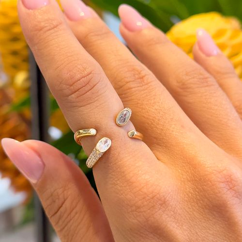 Anel Aberto em X com Zircônias Brancas Ovais - Banho de Ouro 18k