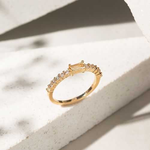 Anel Meia Aliança com Cristal Berilo e Zircônias Brancas - Banho de Ouro 18k