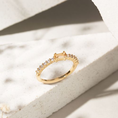 Anel Meia Aliança com Cristal Rodolita e Zircônias Brancas - Banho de Ouro 18k