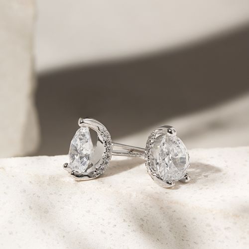 Brinco Gota com Zircônias Brancas 6x8mm e Cravação em Garras - Prata 925