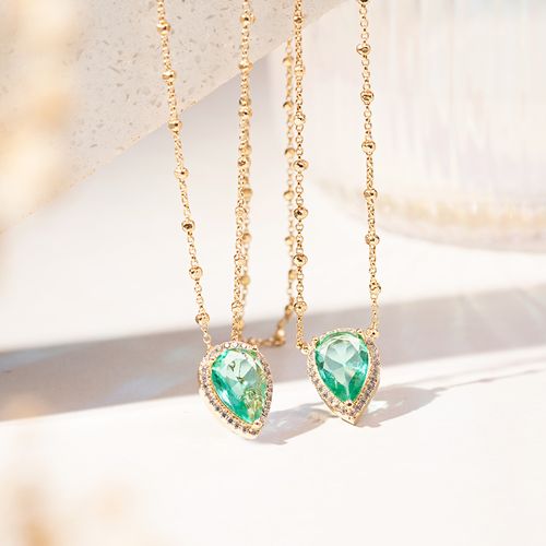 Colar Escapulário Gotas Cravejadas de Cristal Paraiba e Zircônias Brancas 65cm - Banho de Ouro 18k