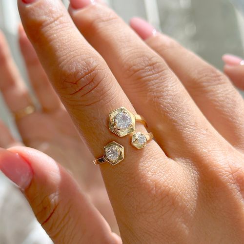 Anel Haxagono Aberto de Zircônias Brancas - Banho de Ouro 18k